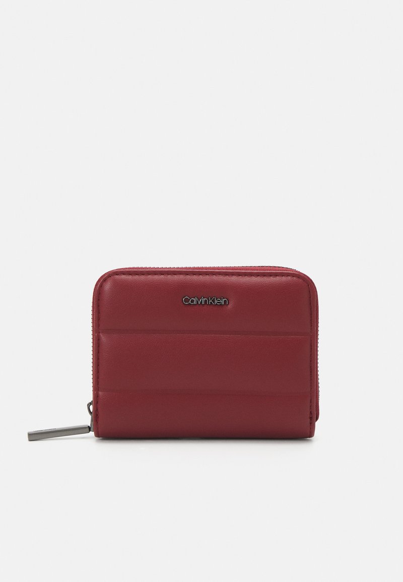 Calvin Klein LINE QUILT MEDIUM ZIP AROUND - Portafoglio - biking red