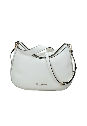 Borsa a mano in pelle bianca con un design curvo, con rifiniture nere, manico superiore e tracolla rimovibile. Dettaglio logo dorato sulla parte anteriore.