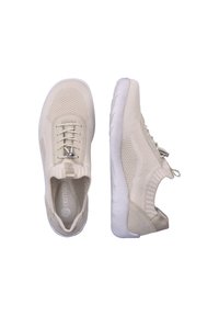 Beige Sportlich Schuhe mit einem atmungsaktiven Strickobermaterial, strukturiertem Design, Schnürverschluss und einer flexiblen weißen Gummisohle.