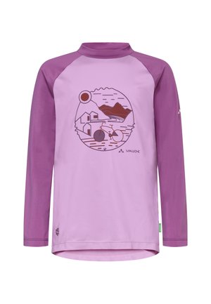 Maglietta a maniche lunghe color viola e lavanda con grafica frontale raffigurante montagna, sole, casa e bicicletta, con logo Vaude.