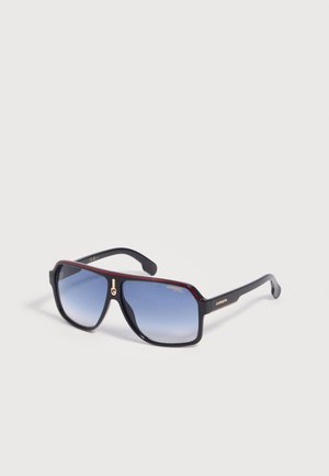 Schwarze rechteckige Sonnenbrille mit blauen Verlaufsgläsern und rotem Rand am oberen Rand, Carrera-Logo auf Bügeln und Glas.