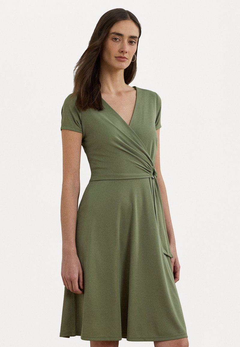Lauren Ralph Lauren - KARLEE SURPLICE JERSEY DRESS - Etuikleid - sage green, Vergrößern