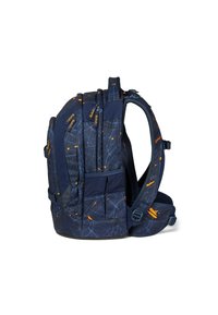 Zaino navy con motivo a macchie arancioni. Caratterizzato da spallacci imbottiti, scomparti multipli e base rinforzata per una maggiore durabilità.
