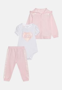 Nevybrané, ballet pink