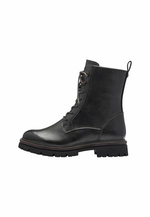 Botte de cheville en cuir noir avec un laçage à l'avant, bout rond et semelle texturée. Présente une languette de tirage et des détails de coutures subtils.