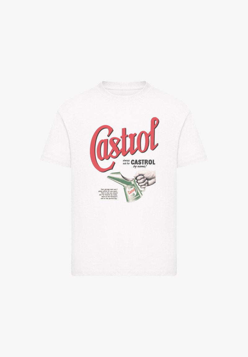 Weißes T-Shirt mit dem Vintage-Castrol-Logo in Rot, einer Hand, die eine grüne Ölkanne hält, und Werbetext, der dazu auffordert, nach Castrol namentlich zu fragen.