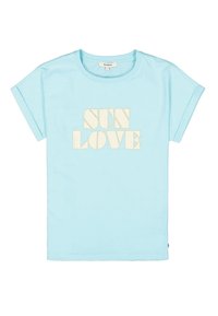 Světle modré bavlněné tričko s krátkými ohrnutými rukávy, se sloganem "SUN LOVE" v tučném smetanově zabarveném písmu.