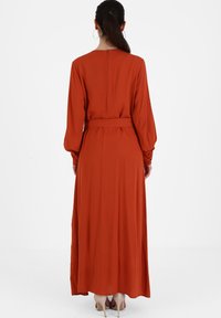 Modanisa Maxi šaty - copper color