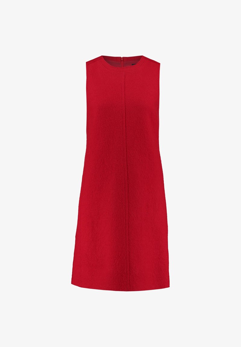 Robe rouge sans manches, longueur genou, avec une silhouette droite et un détail de couture verticale centrale.