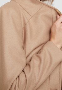 Ted Baker Mantel - camel