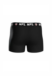 Svarta boxerkalsonger med svart midjeband som har upprepade vita NFL-logotyper och röda NFL-sköldsymboler.