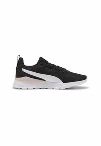 Chaussure de sport noire avec tige en mesh, accents blancs et roses, bout arrondi, design à lacets et semelle texturée pour une meilleure adhérence.