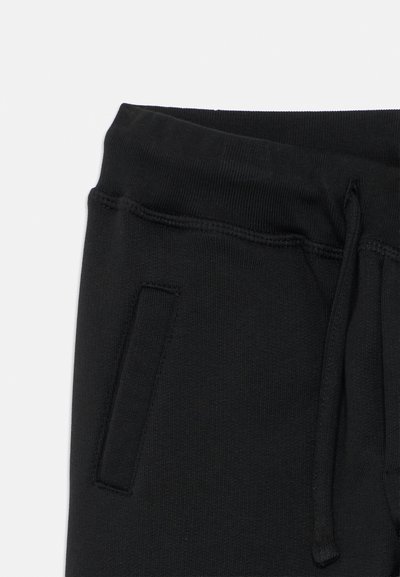 Sorte joggebukser med elastisk liv, justerbar snøring og sidelommer. Laget av myk, teksturert stoff med sømmer.