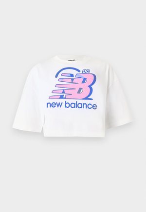 New Balance FACE OKA SMILE CROPPED TEE - T-shirt imprimé - white