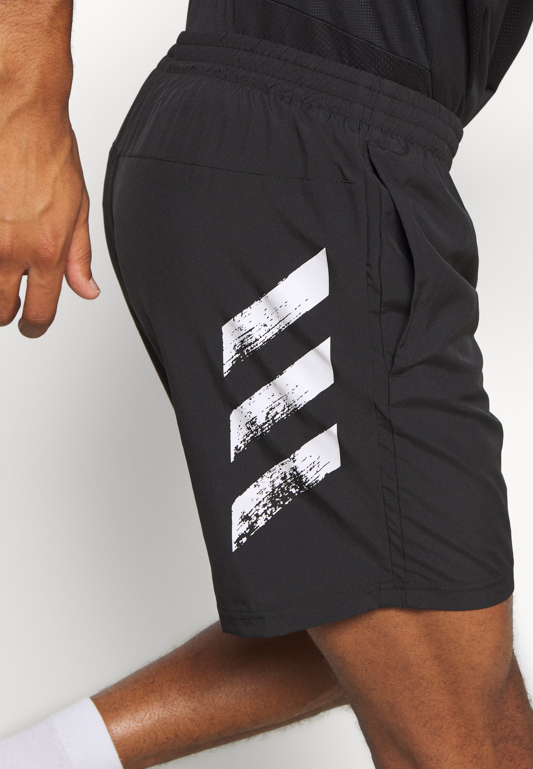 response shorts adidas