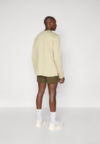 ASICS CORE SHORT - Short de sport - brown stone