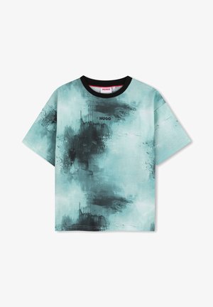 Korte mouwen T-shirt in licht teal met zwarte accenten. Voorgedrukte abstracte zwarte patronen en het "HUGO" logo aan de voorkant. Soepele textuur.
