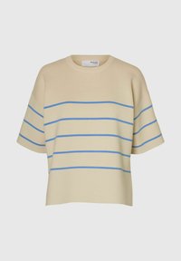 Maglione beige a maniche corte con righe orizzontali blu. Presenta un colletto rotondo e una vestibilità ampia e rilassata. Texture in maglia morbida.