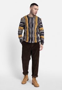 Redefined Rebel - Sweter