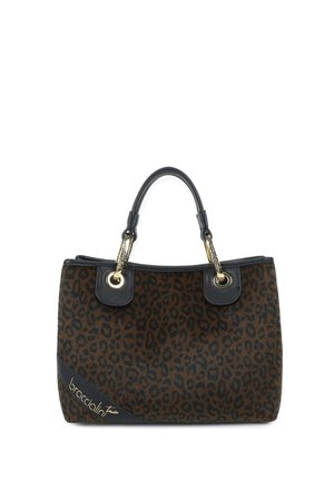 Borsa con stampa leopardata, superficie testurizzata marrone e nera, dettagli in pelle nera e hardware in tonalità oro. Presenta doppi manici superiori.