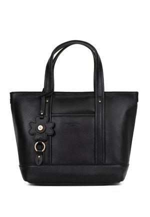 Zwarte leren shopper met dubbele handvaten, een voorvak en een sierlijke bloemvormige hanger met goudkleurige ring en studs.