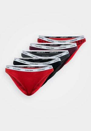 Set spodnjega perila Calvin Klein, ki vključuje pet parov: rdeč, črn, sivo in temno vijoličen. Nežen bombažni material z belim elastičnim pasom.