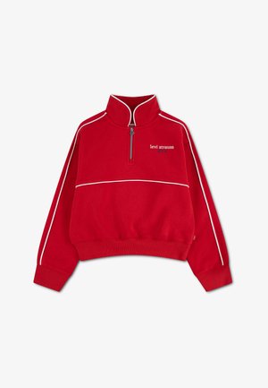 Rode quarter-zip sweatshirt met witte biezen op de mouwen en borst, geribde boorden en "levi strauss & Co." logo op de voorkant.