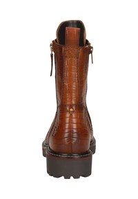 Braune Leder-Ankle-Boots mit Krokodilprägung, abgerundeter Zehenpartie, seitlichen Reißverschlüssen und einer strukturierten Gummisohle mit einem leichten Absatz.