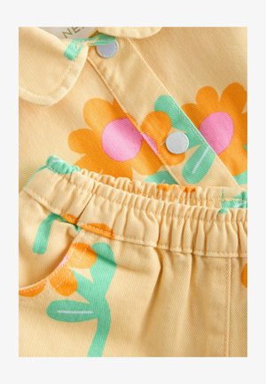 Kollane vilditud kangas, millel on suured oranžid ja roosad lillemustrid roheliste aktsentidega. Sisaldab kraega disaini ja elastset vöökohaga.