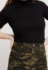 New Look T-shirt con stampa - black