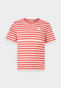 Tricou roșu cu dungi crem, cu guler rotund, mâneci scurte și un logo floral pe pieptul stâng. Fabricat dintr-un material moale din bumbac.
