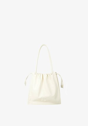 Borsa tote in pelle morbida color crema con chiusura a coulisse e doppi spallacci, con un logo goffrato discreto sul davanti.