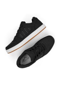 normani Outdoor Sports MILWAUKEE SNEAKER LOW - Skateschuh - schwarz