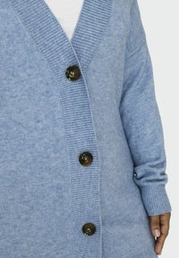 ONLY Carmakoma CARESLY BUTTON - Kardigan - allure