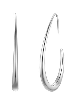 Orecchini a cerchio in argento caratterizzati da una forma a goccia allungata e slanciata, con una finitura lucida e una texture liscia.