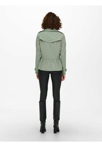 ONLY Abrigo corto - mottled olive