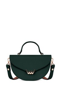 Grüne strukturierte Handtasche mit abgerundetem Deckel, goldenen Hardware-Akzenten, einem oberen Griff und einem verstellbaren Schultergurt. Mit strukturierten Oberflächendetails.