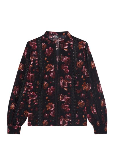 Blusa zip-up floreale nera con motivi di rose bordeaux e rosa. Presenta un colletto alto e maniche lunghe a sbuffo con dettagli in pizzo.
