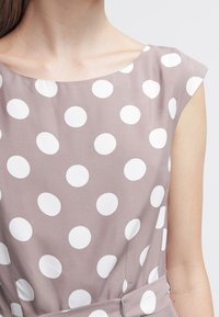 Wallis Vestido informal - taupe