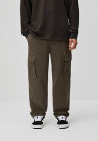 Wybrany, khaki