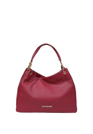 Bolso Love Moschino de cuero rojo texturizado con un asa, detalles de herrajes en tono dorado sobre fondo blanco.