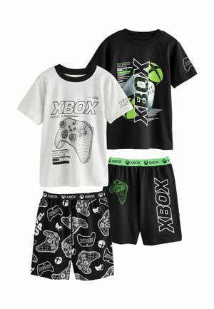 Dwa t-shirty z krótkim rękawem: szary z czarną grafiką kontrolera Xbox, czarny z zielonymi akcentami i logo Xbox; dopasowane szorty z czarnymi wzorami Xbox.