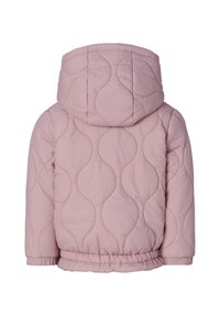 Vadderad jacka i ljusrosa med ett kviltat vågmönster, med huva och resårmidja för en figurnära passform.