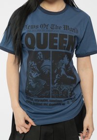 Paradiso Clothing QUEEN RINGER NEWS OF THE WORLD RINGER - Print T-shirt - blue