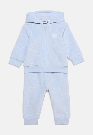 BOSS Kidswear, CARDIGAN TROUSERS BABY SET - Tracksuit - pale blue