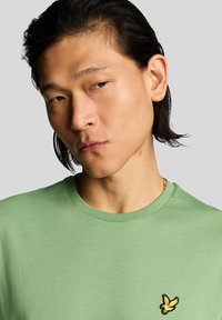 Lyle & Scott PLAIN  - T-shirt basic - steward