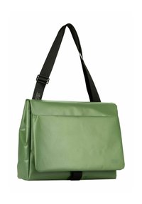 Sac messager vert, imperméable, avec fermeture à rabat, bandoulière noire ajustable et poche avant. Fini lisse, forme rectangulaire.