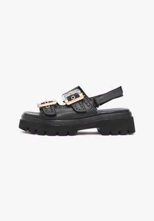 Zwarte sandalen met dubbele gespen, rubberen zool en een verstelbare band. Bevat geperforeerde details en een stevige loopzool voor stabiliteit.