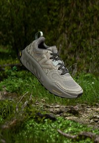 Unselected, timberwolf