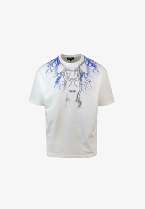 T-shirt blanc à manches courtes avec un motif d'éclair bleu et noir autour du col et le texte "PHOBIA" centré sur la poitrine.